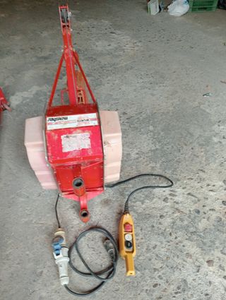 MONTACARGAS WHURT CON TRIPODE