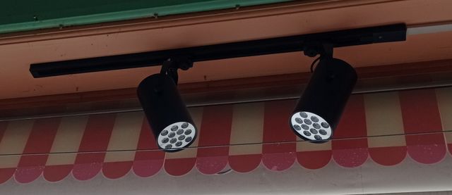 2 fari a led con binario