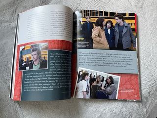 Twilight: The Complete Illustrated Movie Companion