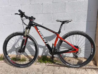 GIANT 29" Carbono