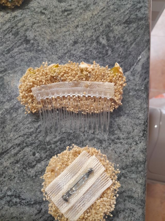 Conjunto peineta y broche niña