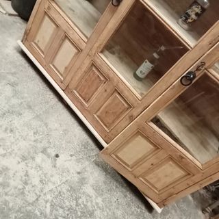 ANTIGUA VITRINA PINO OREGON  BUEN ESTADO