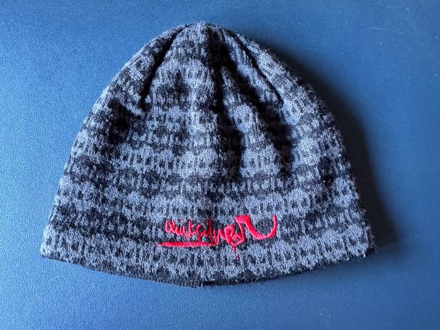 Gorro Quicksilver negro y gris