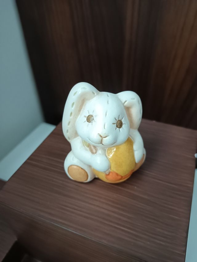 Coniglio di pezza con uovo Thun