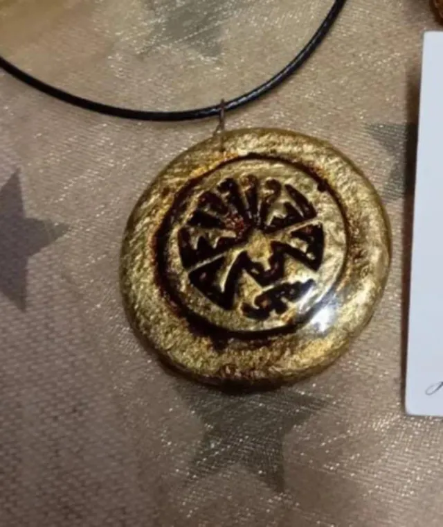 Colgante de Orgonite símbolo Maya