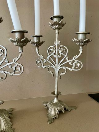 Candelabros franceses de metal plateado