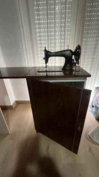Maquina de coser singer con mueble
