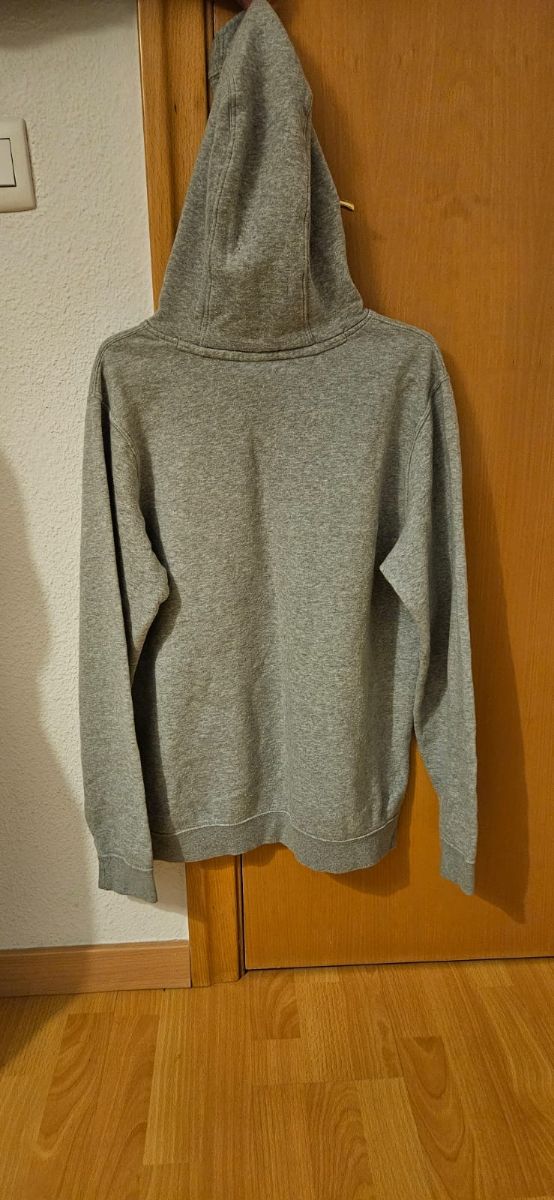 Sudadera Nike gris con capucha basica
