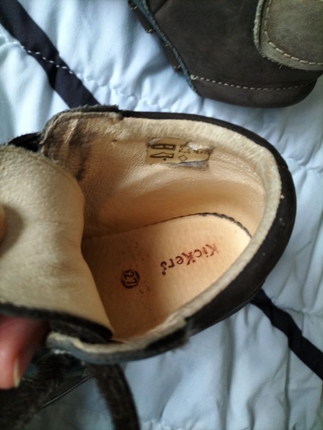 Zapatos kickers núm 27