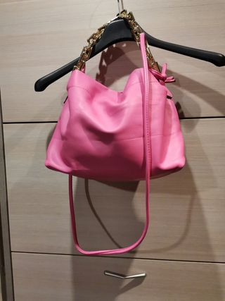 Vestito da donna con la borsa