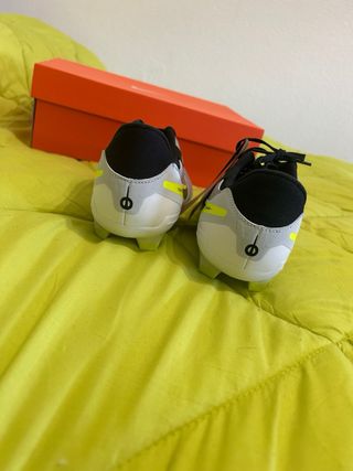 Botas de futbol nike LEGEND 10 ACADEMY FG/MG