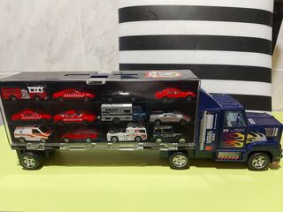 Camión cargado de coches metalicos