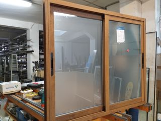 Ventana imitación a madera 