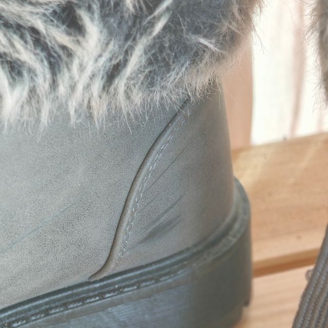 Botas grises de montaña