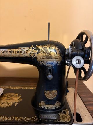 Maquina de coser Singer con mueble
