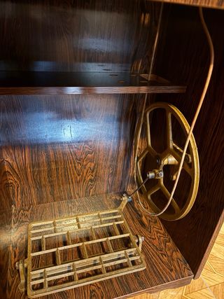 Maquina de coser Singer con mueble