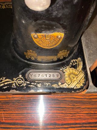 Maquina de coser Singer con mueble