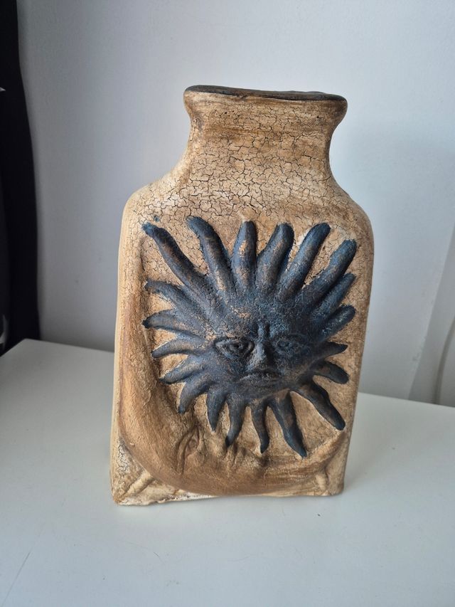 Vaso muito agradável com sol e lua