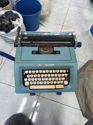 Maquina escribir antigua