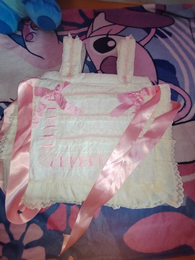 Saquito de bebé color beis y rosa