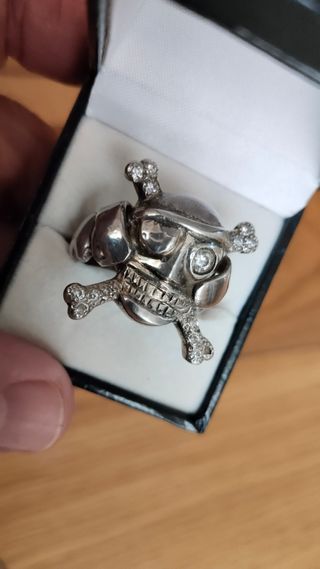ANILLO DE PLATA MACIZA CIRCONITAS CALAVERA 