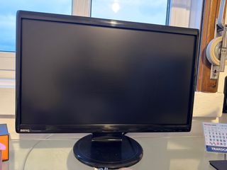 Pantalla 24’’teclado y raton 