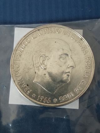 Moneda España*sin circular*
100 Pts 1966*67* plata