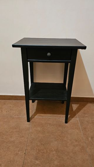 Mesa auxiliar vengué