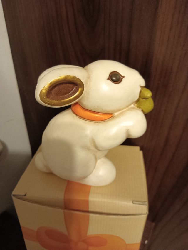 Coniglio con fiore Thun