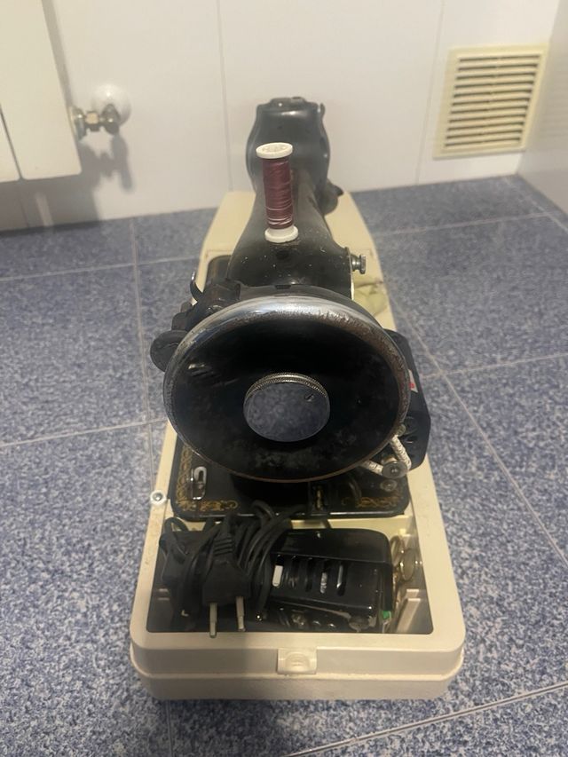 Maquina de coser Alfa