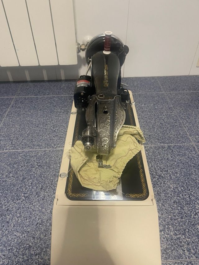 Maquina de coser Alfa