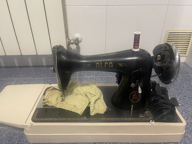 Maquina de coser Alfa