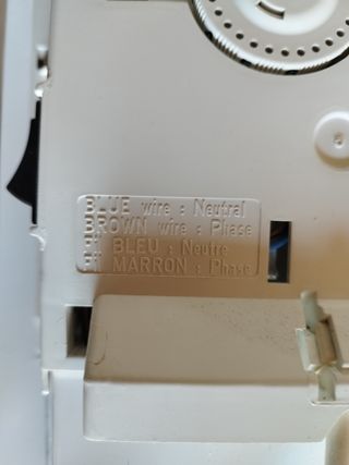 Calefactor atlantic y sujeción de pared