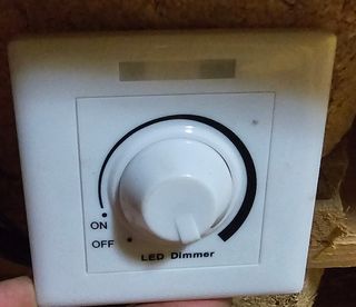 Regulador LED con mando a distancia.