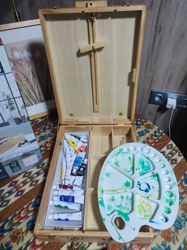 Hermoso maletín de pintura con cab