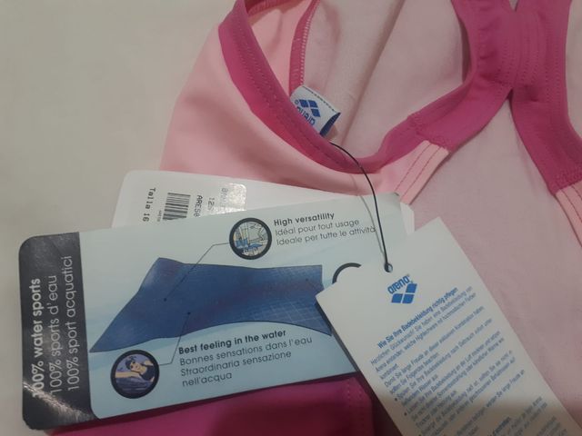 Bañador natación chica, marca Arena