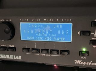 Modulo MIDI CharlieLab Megabeat One 2GB HD floppy