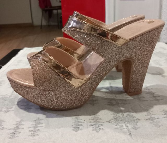 Sandalias , plataformas talla 39.