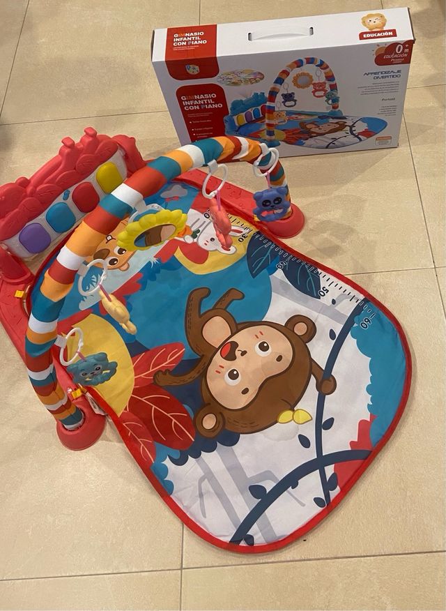 Gimnasio infantil con piano