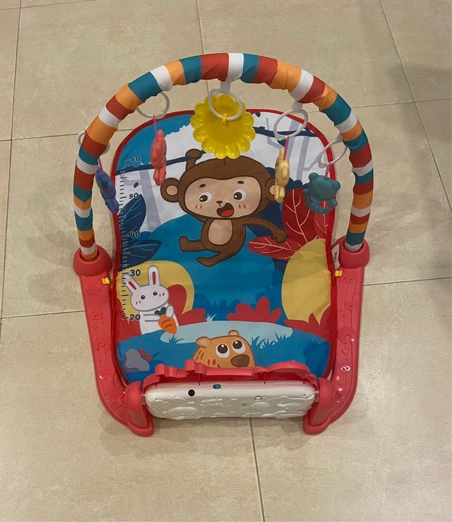 Gimnasio infantil con piano