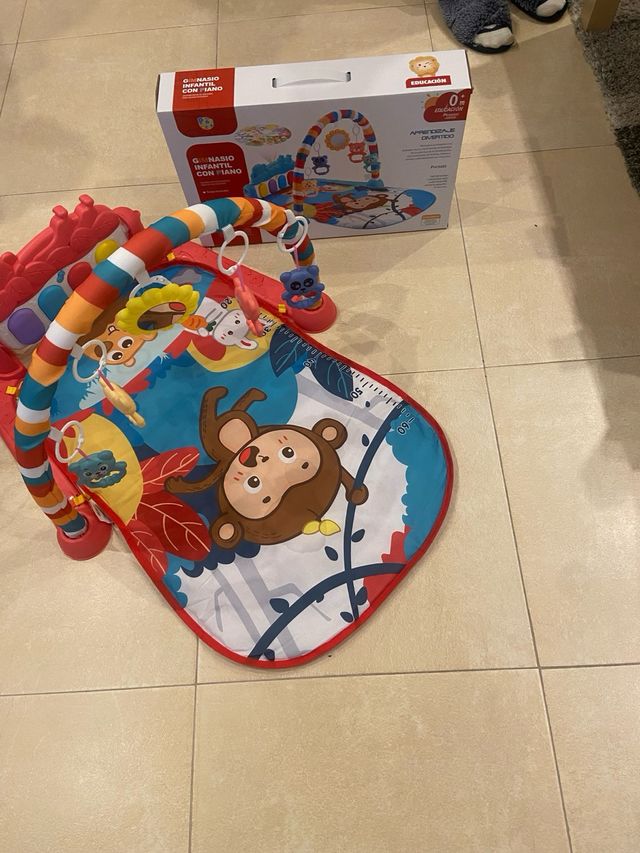 Gimnasio infantil con piano