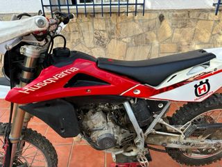 Motocicleta husqvarna
