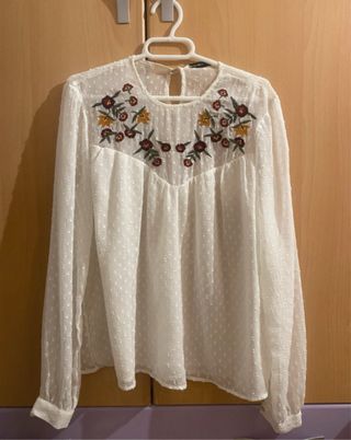 Blusa blanca flores 