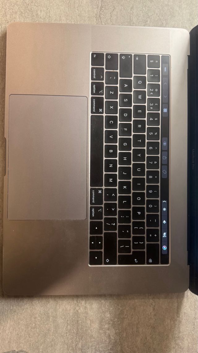 MacBook Pro i9 da 15 pollici da 1 TB
