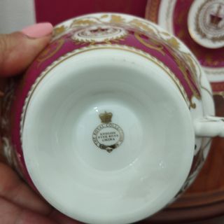 Taza de té y plato de la Casa Real británica