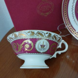 Taza de té y plato de la Casa Real británica