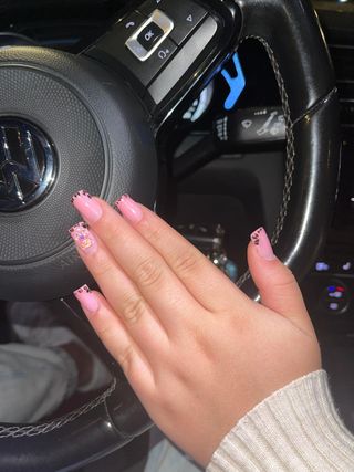 Se realizan uñas