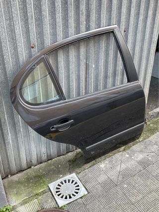 Puerta trasera derecha Seat León I