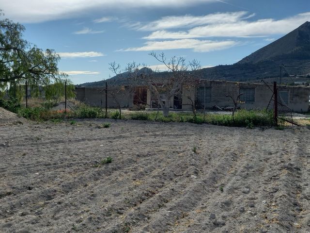 Terreno con casa en Jijona