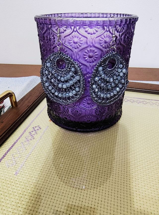 Orecchini grigi uncinetto